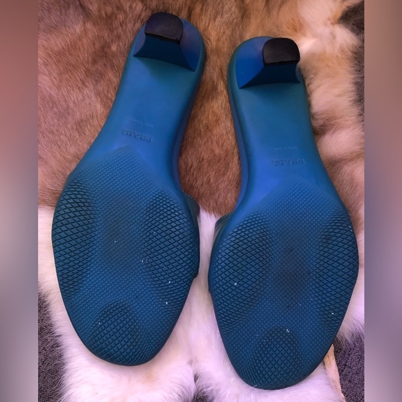 ⭐️ Rare Y2K Blue Prada Seatbelt Strap Spell Out Sandals size 8 - Picture 8 of 8